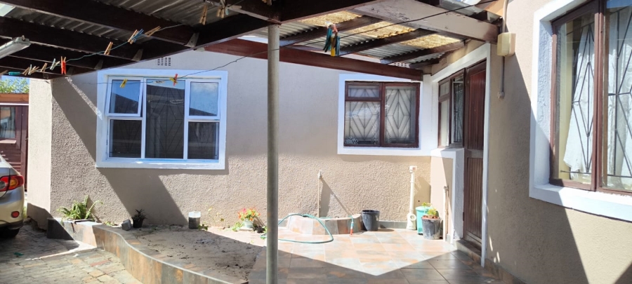 5 Bedroom Property for Sale in Bridgetown Western Cape